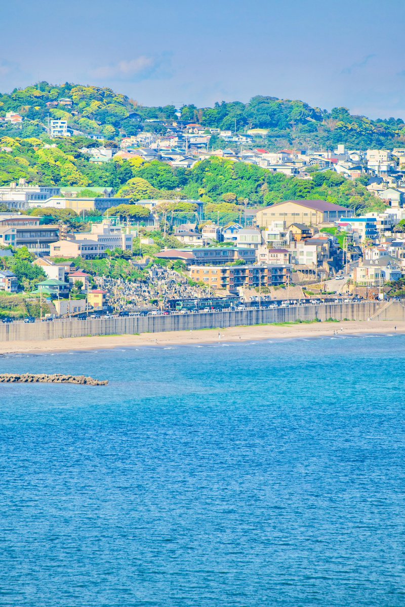 江ノ島から見た鎌倉高校前。