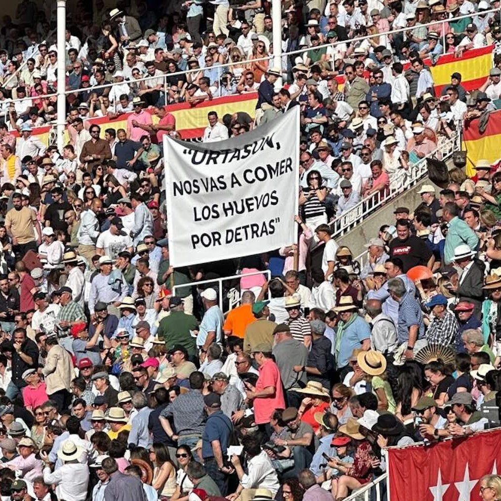 El ODIO de los taurinos no sorprende, son machistas de manual y con dificultades en lectoescritura 🙄 Y a estos hay que darles un 'Premio Nacional'. Venga...