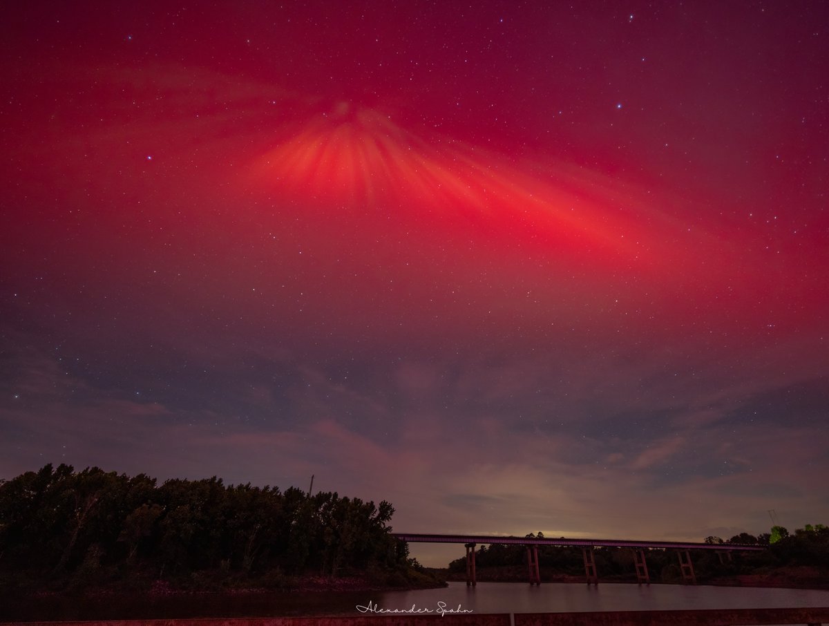 For being all the way down along the Oklahoma/Texas border, I couldn't have asked for much more from this historic solar storm. My first real aurora show! #aurora #NorthernLights