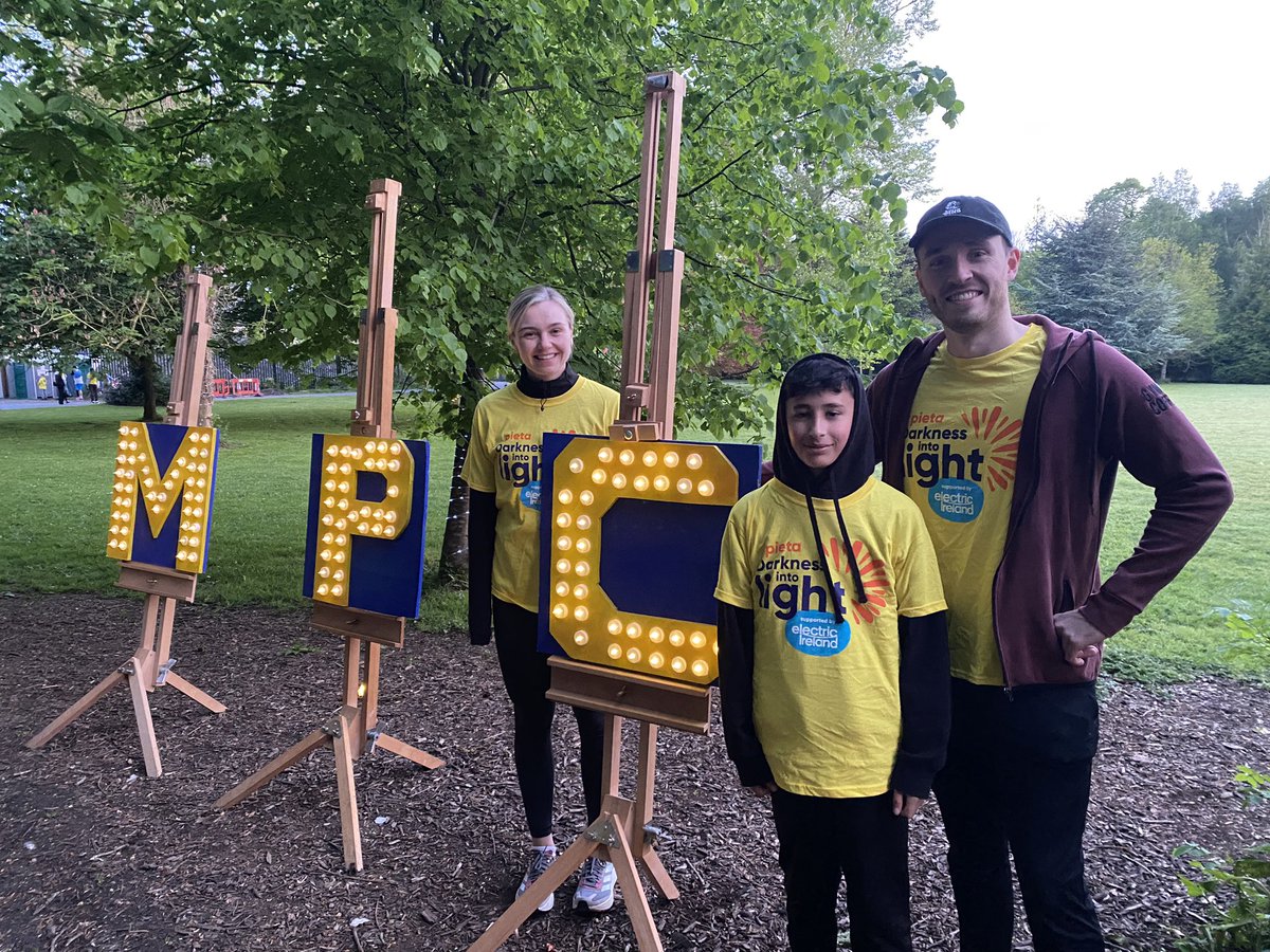 DugganMs's tweet photo. Well done to everyone who took part in Darkness into Light this morning in Corkagh Park 🌅 Some of the students stopped to say hello as myself and Mr.Brown represented Moyle Park College💛 Special mention to our 6th years who helped with the clean up👏🏻 #DIL @moylepark @DILCorkagh https://t.co/VGzmszTy3I