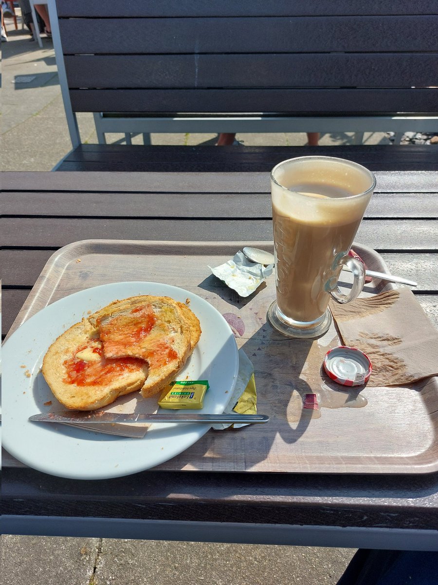 Breakfast in the sun at Windermere