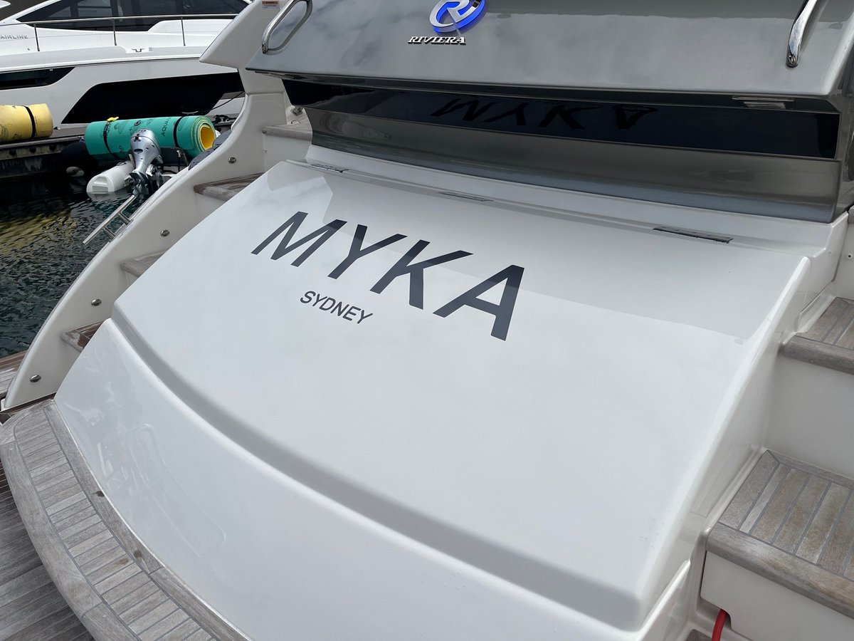 New boat name in Gloss Anthracite for this Riviera Saloon 🤙 

#InnovativeWraps #3MVinyl #VinylDecals #BoatName