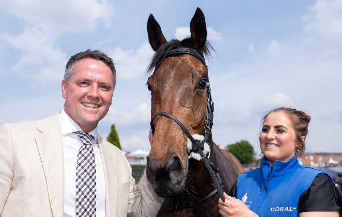 👏 With Zoffee winning the @ChesterRaces Cup yesterday, everyone at Manor House Stables would like to congratulate Charlotte who looks after Zoffee & rides him everyday. @Coral @HM3Legal @nafuk #TeamMHS