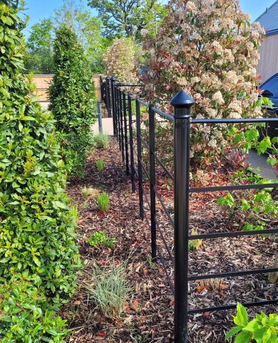 A great example of our fencing, at the top we always use round top rails, with a choice of round or flat lower rails. 
One of this weeks installations our Estate Fencing has no weak joints as it is fully welded on site.

#steelfence
#estatefence
#gardenfence
#thetraditionalco