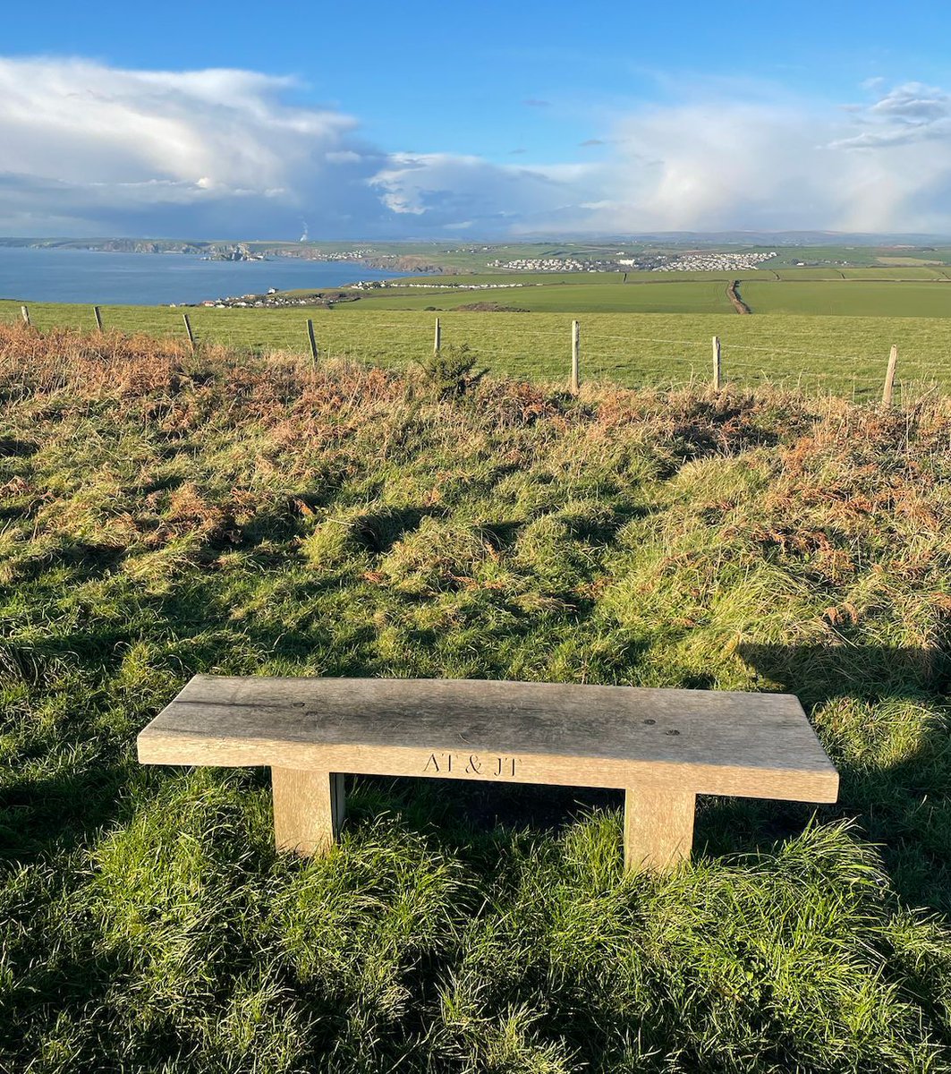 A little throwback to sunny walks from a few years a go ✨ 

How lucky we are to be surrounded by all these beautiful areas. 

Where is your favourite spot to explore?

#coastalwalks #bolberrydown #southdevon #southhams #soar #viewoftheday