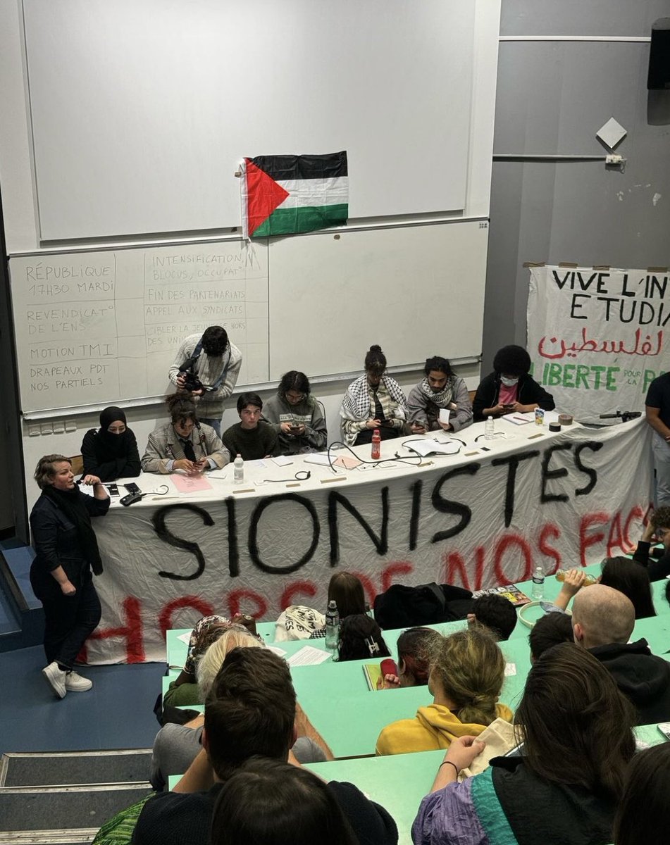 « Sionistes hors de nos facs » et port du voile intégral, à l’université Paris-8 l’extrême-gauche et les islamistes main dans la main pour porter le projet du Hamas.