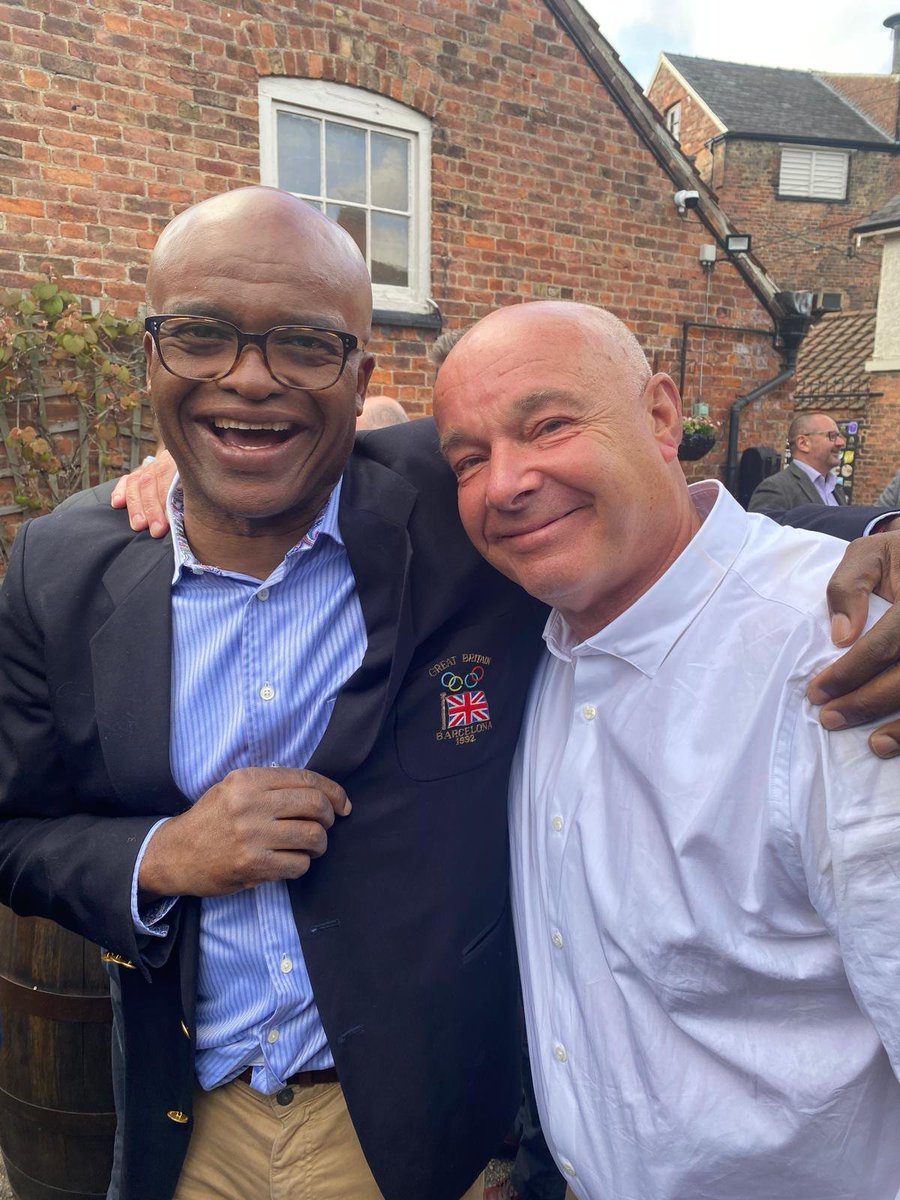 Stuart with the living legend Kriss Akabusi, who spoke at our 150th birthday party last month. More photos from this very special evening coming soon 👀🍻

#batemans150 #traditionwithambition #realale #krissakabusi