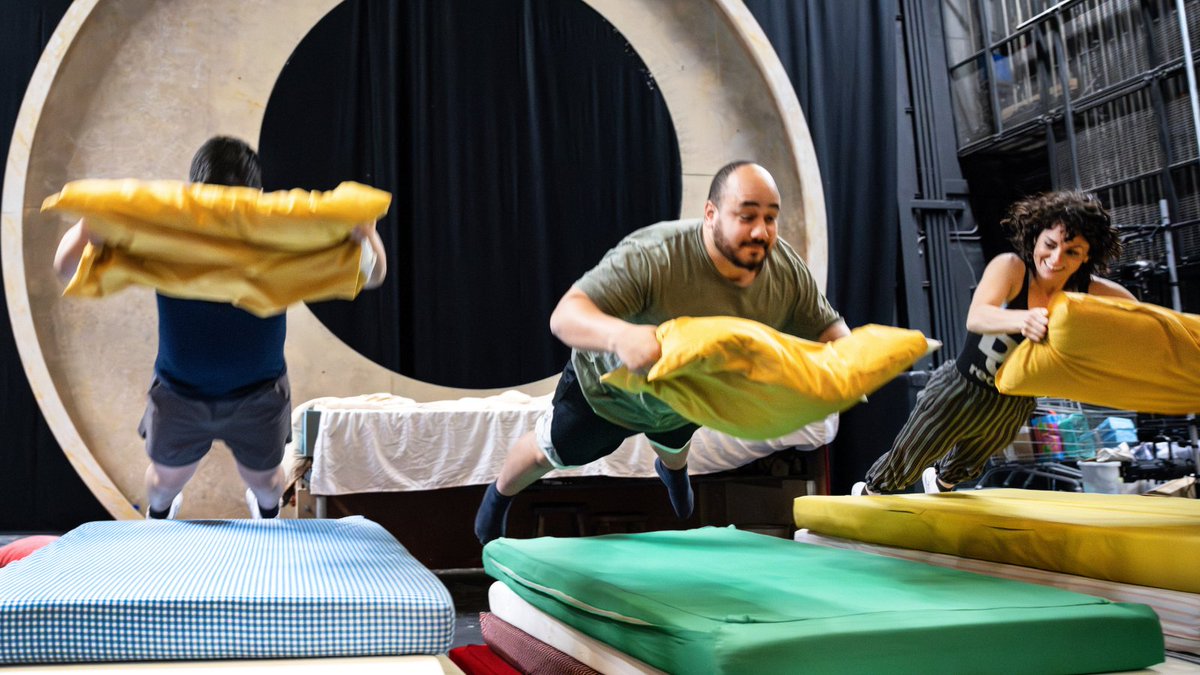 The Princess and the Pea company are having a blast bringing this this funny and playful remix of Hans Christian Andersen’s classic story to life 🤸‍♀️💜 Starting 17 May | For ages 2+ Book now: bit.ly/3ygMvpG