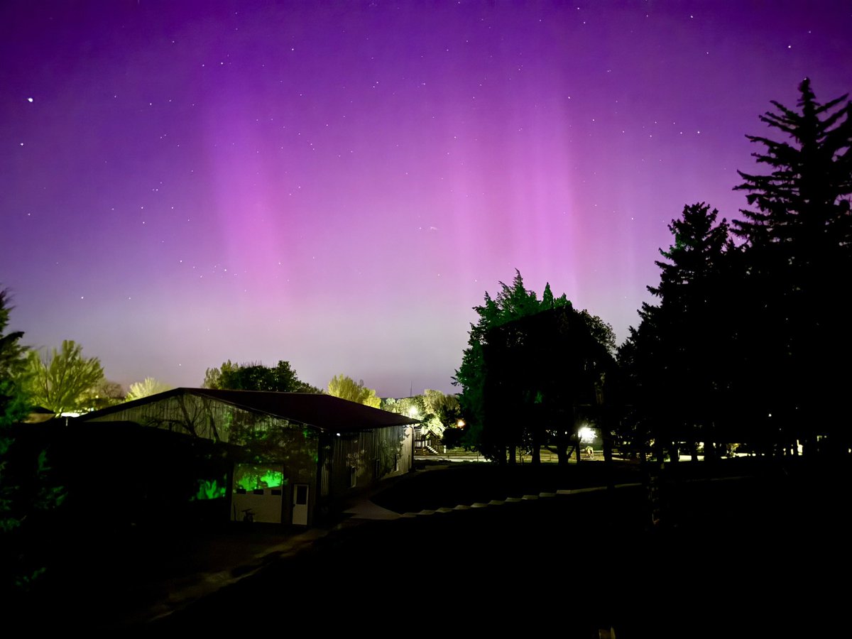 LukeCure's tweet photo. @Lrietcheck This one might be better. Always wanted to see the the northern lights. https://t.co/m2qnVHqXMZ