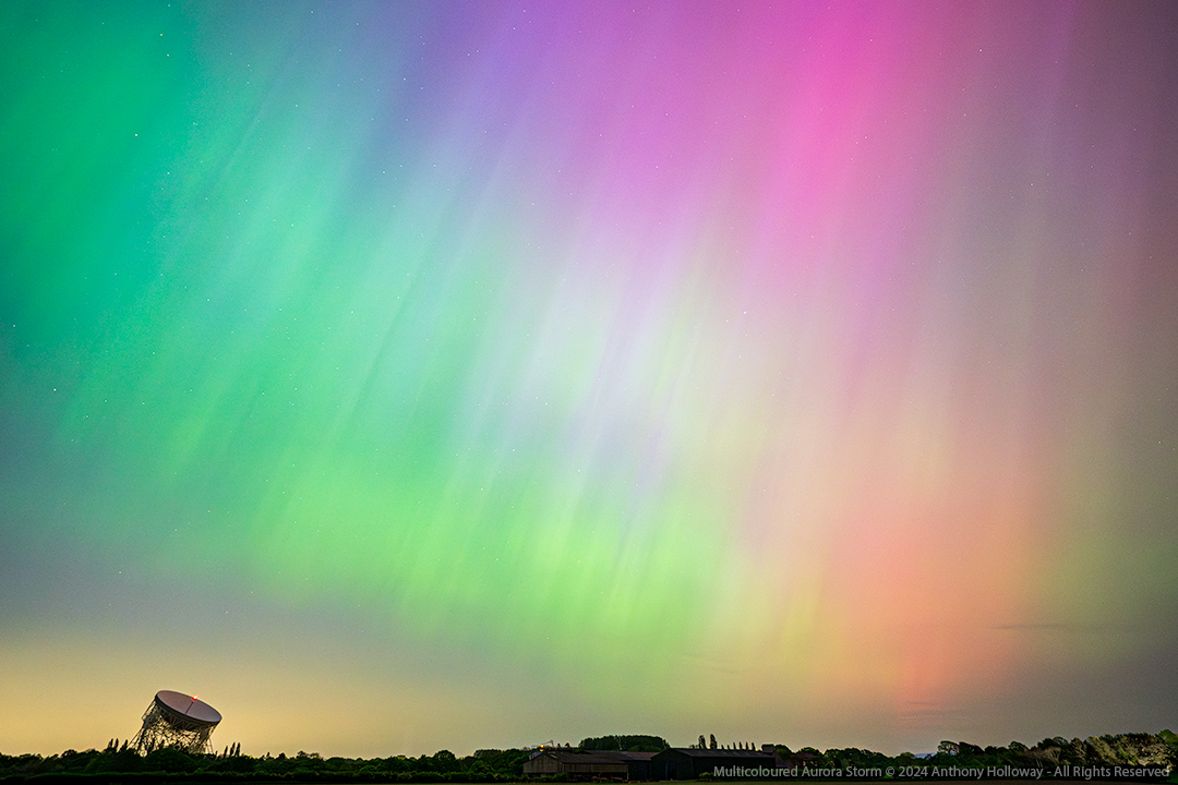 'Multicoloured Aurora Storm' or maybe should just be titled 'Wow!' - a ONE second exposure (at ISO6400) to capture the beam structure in the auroral display last night over the Lovell Telescope @jodrellbank @UoMSciEng @UoMPhysics @OfficialUoM @JoBlytheTV @chunder10 
#aurora