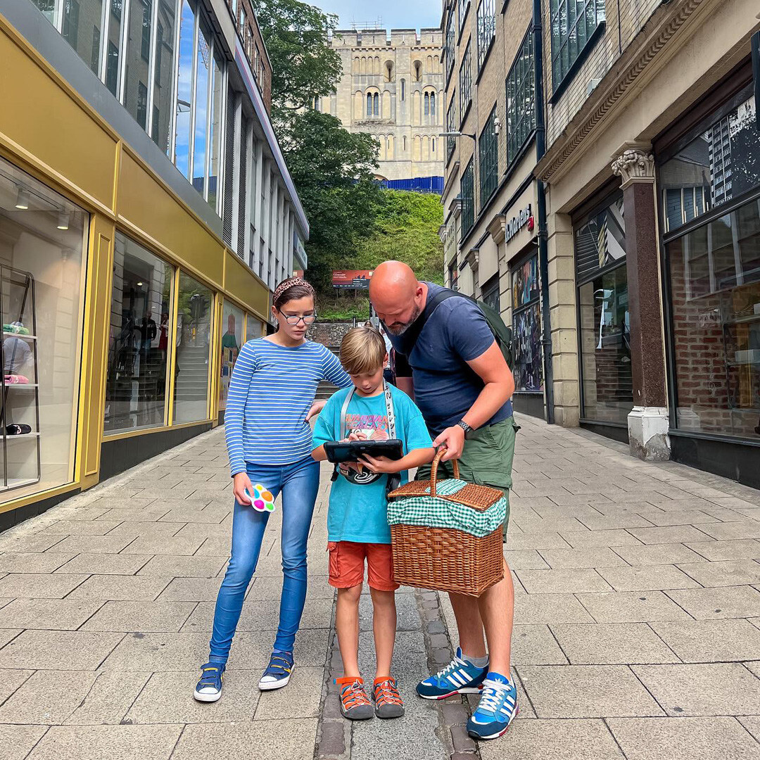 CITY HUNT👇 Imagine an escape room with no doors, a treasure hunt with more challenges, and your city like you’ve never seen it before. 🏃‍♂️🌆 📸 dinky_in_norfolk