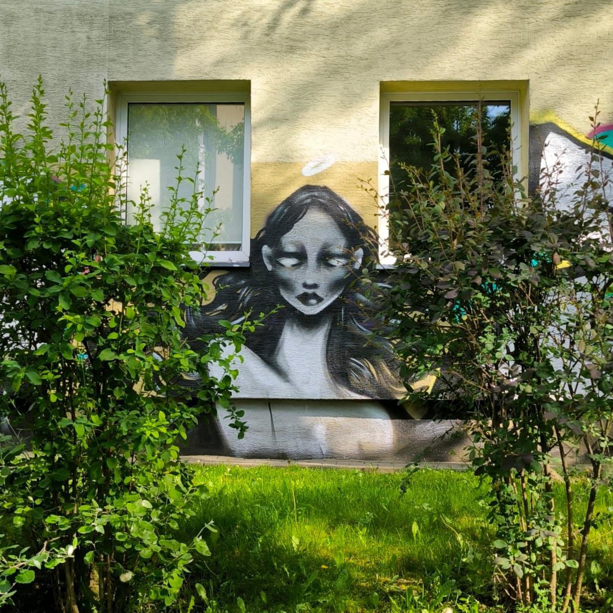 MiastoUrsynow's tweet image. W pustym spojrzeniu, ul. #Dembowskiego 4. Współrzędne: 52.1538615, 21.0314057 via #warszawawmgnieniuoka m.facebook.com/story.php?stor…