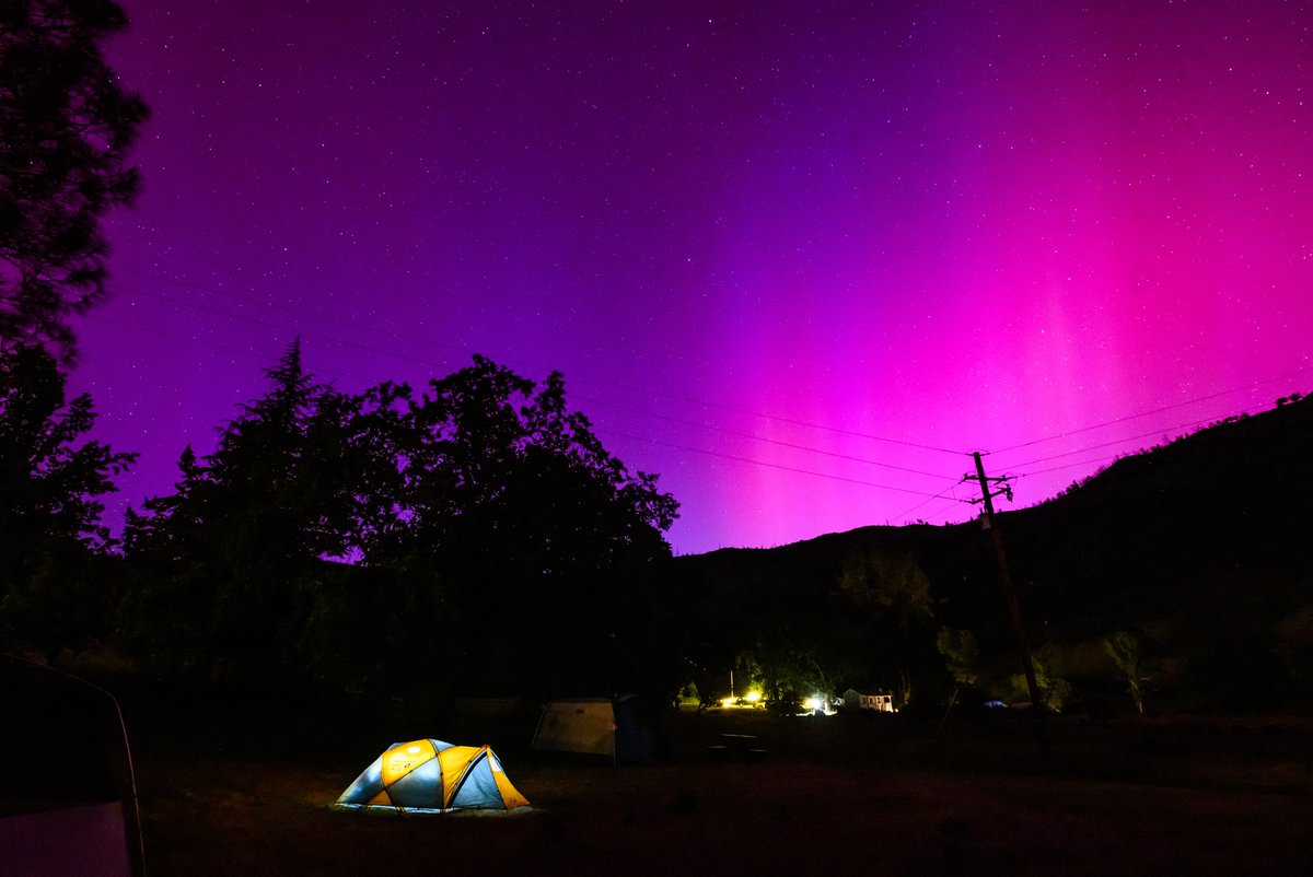 📷 #InPics | Glimpses Of Northern Lights After Strongest Solar Storm In 2 Decades 🔗 ndtv.com/world-news/nor… (📷: AFP) #NorthernLights #Aurora #SolarStorm