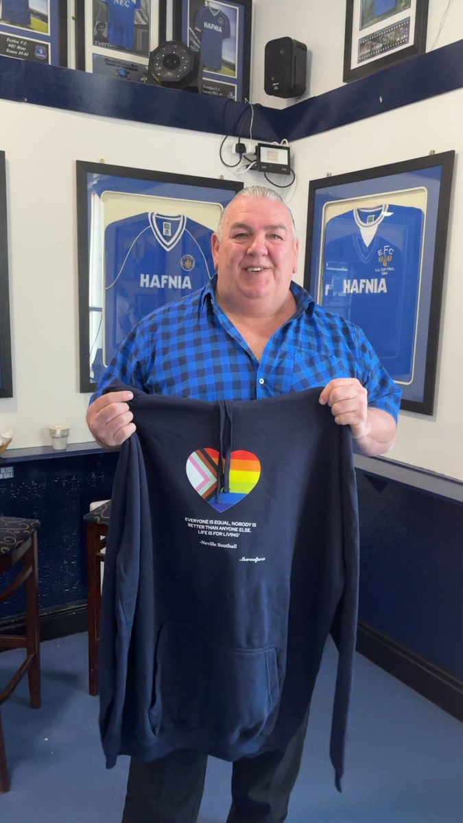 It was lovely to meet our Patron & Richie today at the Winslow Pub ⚽️🌈⚽️🌈⚽️