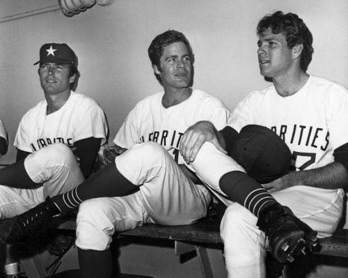 Clint Eastwood, Doug McClure and Ryan O’Neal at a celebrity baseball game in LA Feb 1967 ❤️ Photo by Frank Edwards