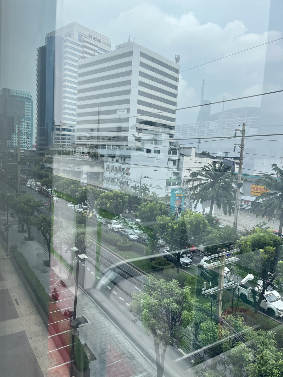 Alxttlegxee's tweet photo. หางแถวอยู่ไหนหนอ #พระราม4 #รถติด รถติดหนักหนึบมากๆ #JS100 ถนนมุ่งหน้าตลาดตลองเตย https://t.co/mEWqbAwRq8
