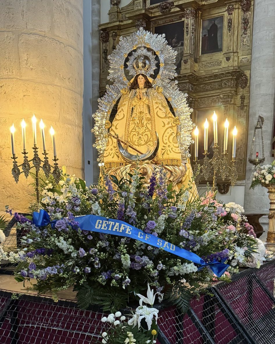 ¡Ofrenda floral a nuestra Virgen de los Ángeles, eterna azulona!

💙💙💙