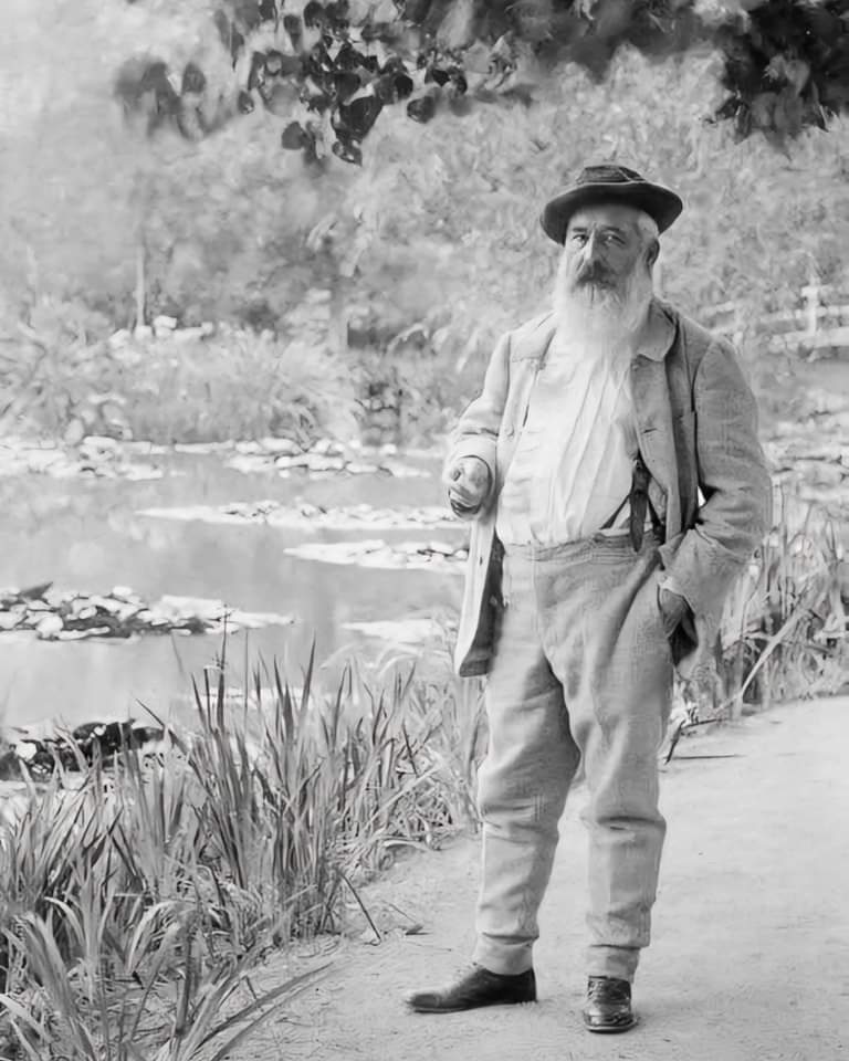 'Tout le monde parle de mon art et fait semblant de comprendre, comme s'il était nécessaire de comprendre, alors qu'il est tout simplement nécessaire d'aimer. '
Claude Monet, Giverny, 1905.