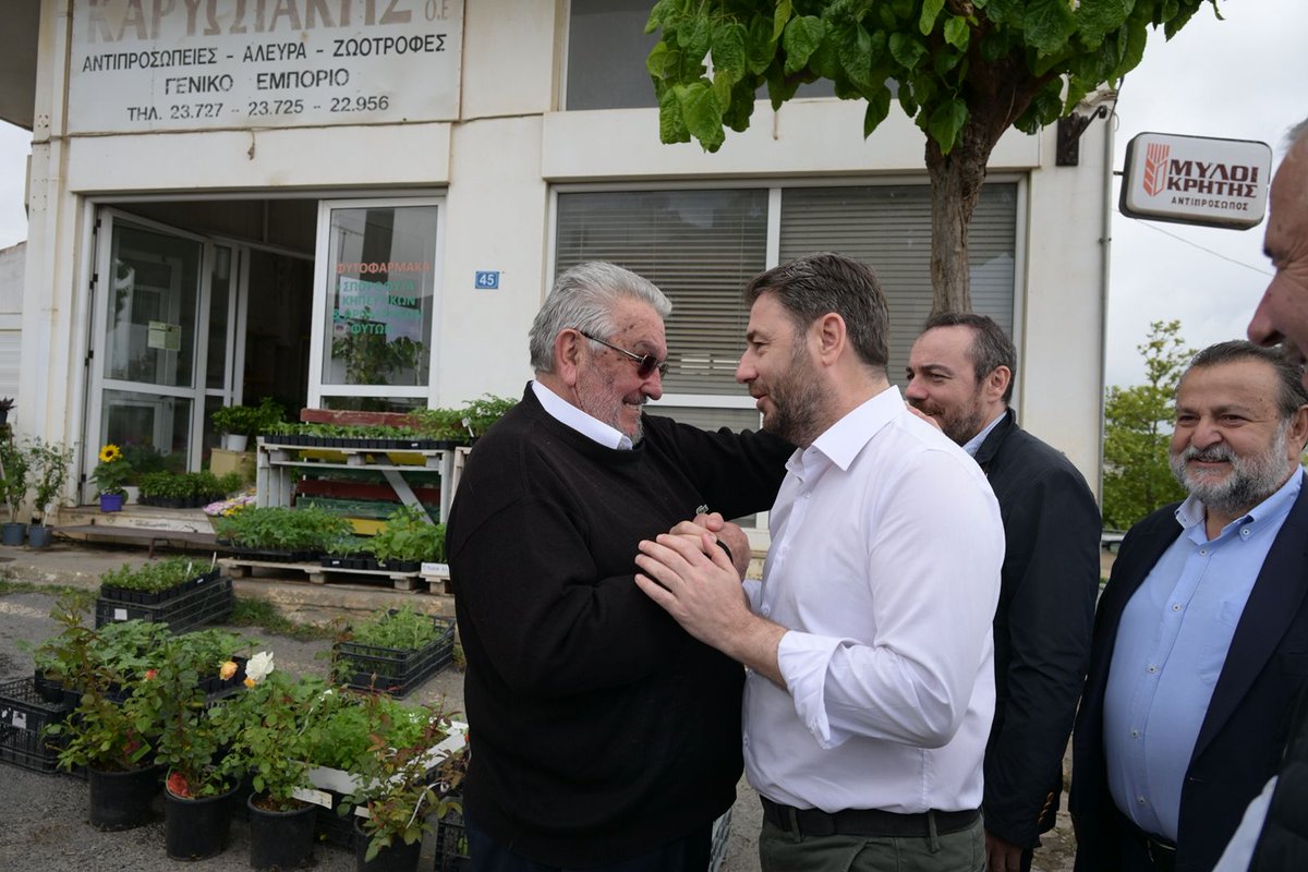 androulakisnick's tweet photo. Στη γενέτειρα του πατέρα μου στο Αρκαλοχώρι κάθε βήμα είναι ένας φίλος, μια ανάμνηση. Δυστυχώς όμως για τους κατοίκους, ο σεισμός της 27ης Σεπτεμβρίου 2021 δεν είναι ανάμνηση αλλά καθημερινότητα, καθώς οι ζημιές που προκάλεσε, ακόμη δεν έχουν θεραπευτεί από το “επιτελικό κράτος” του κ. Μητσοτάκη. Στη συνάντηση με τον δήμαρχο Βασίλη Κεγκέρογλου και τους κατοίκους συζητήσαμε τα χρονίζοντα προβλήματα τις σεισμόπληκτες περιοχές του Δήμου.
