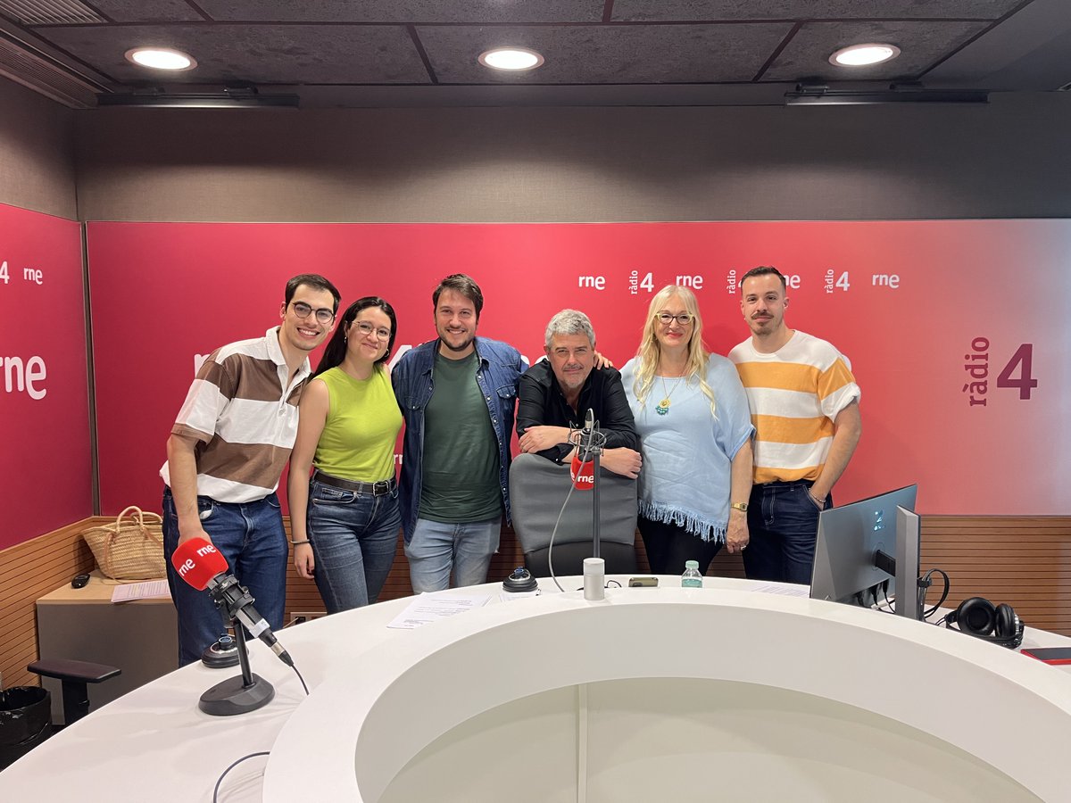 TorresPages's tweet photo. Teniu tot el dia per recuperar la nostra tertúlia d'#Eurovision2024: música i mamarratxeo.

Les opcions de Nebulossa, les favorites, les polèmiques...

Un plaer conversar amb els superexperts @ReyesdelAmorC, @DavidGGesto, @OriolSerra_ i @bertaposas. 

https://t.co/FUzv73dEBH https://t.co/V3MHX4mMiS