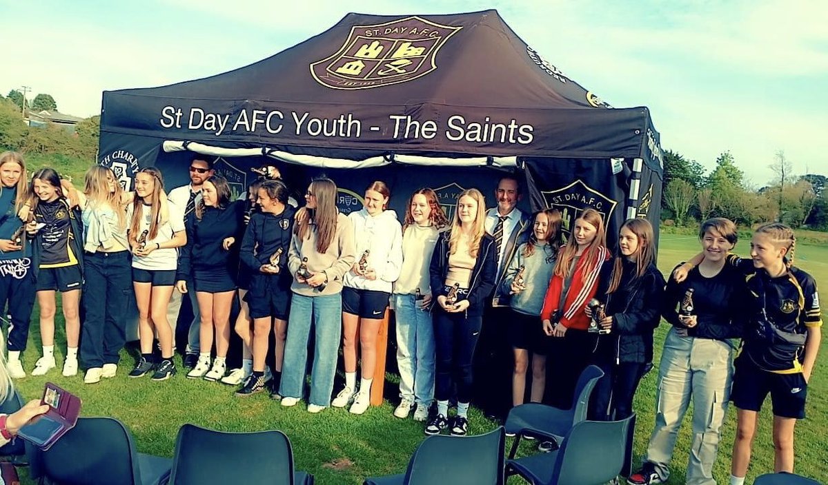 Presentation evening done.

Another first class event at Vogue Park @STDAYAFC1 @RedruthCT 

Well done everyone 👏🏻👏🏻

Congratulations to all the Vogue Saints players that were awarded for their efforts over the season👏🏻

Memories made😊

#HerGameToo
#WeAreVogueSaints 〓〓