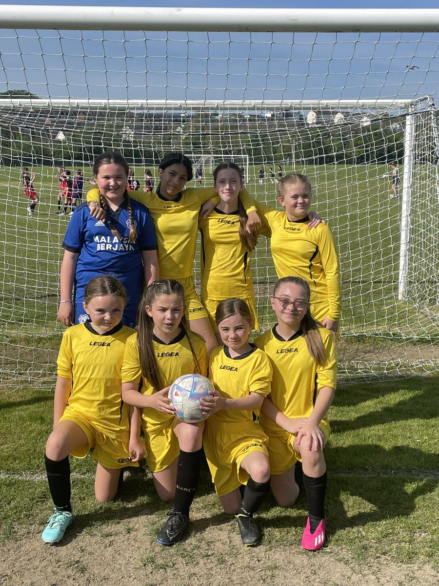 Y merched yn barod i fynd!⚽️ The girls are ready to go in the Urdd football finals in Aberystwyth⚽️ @BroEirwg