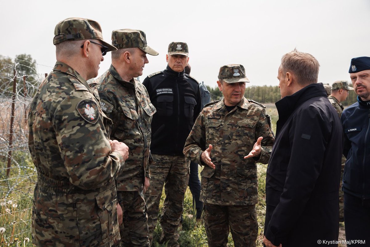 Premier @DonaldTusk: Złożyłem deklarację, że nie ma limitów środków jeśli chodzi bezpieczeństwo. Tu na granicy wszyscy muszą zobaczyć, że jesteście w samym centrum wsparcia państwa.