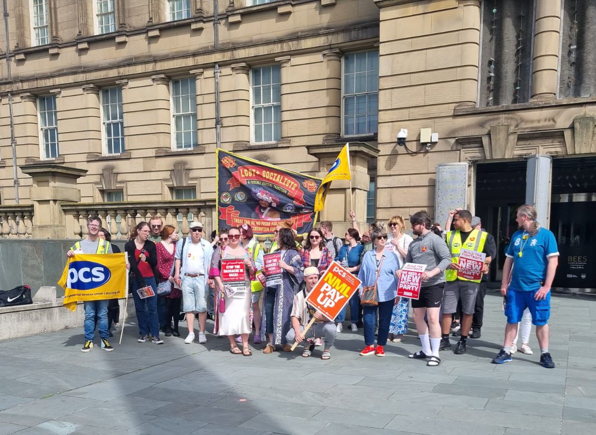 PCSLiverpoolMus's tweet image. Solidarity forever 🎶

Today we were joined in solidarity outside @Worl_Museum by @LGBTSocialists and @SocialistAltEWS 

We’ll be out here every weekend, bank holiday, and school holiday until @NML_Muse do right by their workers and pay up! 

#NMLPayUp