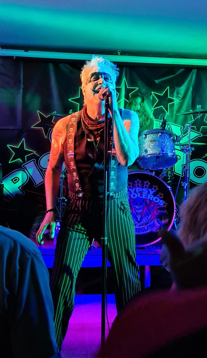 No Northern Lights for me last night but saw some bright stars seeing @GPistoleros bringing their eclectic glam punk to Melbourn Rock Club. Played my favourite Maybe Tomorrow. Superb. 👍 @LeeMJonesactor @mitchlafon @BerserkerBill @RockTheseTweets @marillion073 @TheDuckLR @TTFTPR