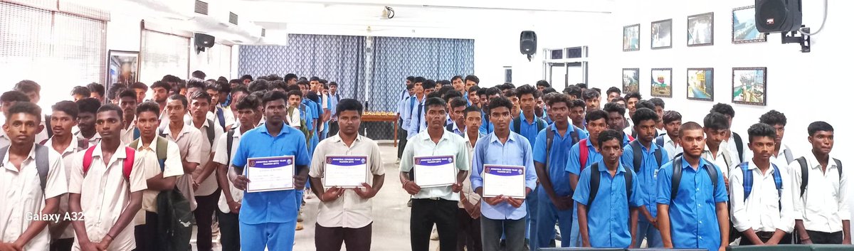 #Internship
#SkillIndia
#SkillDevelopment
The First batch of #ITI Interns successfully completed 04 weeks of #Industrial Exposure Trade Training at #NSRY, Karwar on 10 May 24. The students were awarded Internship certificates in different ITI Trades.