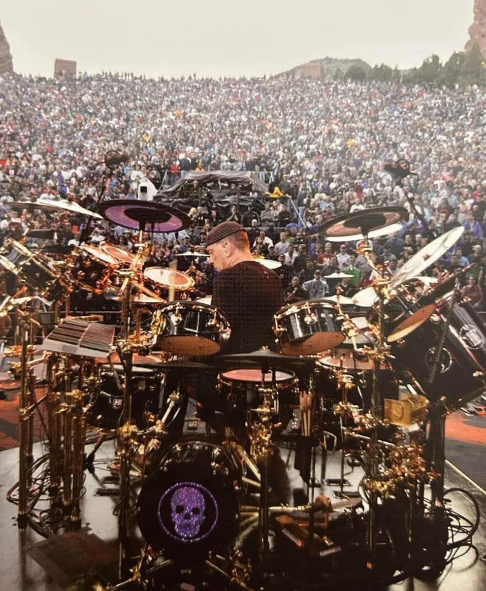 For you and me
Sex is not a competition 
For you and me
Race is not a definition 
For you and me
We hold these truths to be self evident 
For you and me
We’d elect each other President 
For you and me
We might agree… 👽🌊

#RIPNeilPeart 
Happy Pratturday #RushFamily