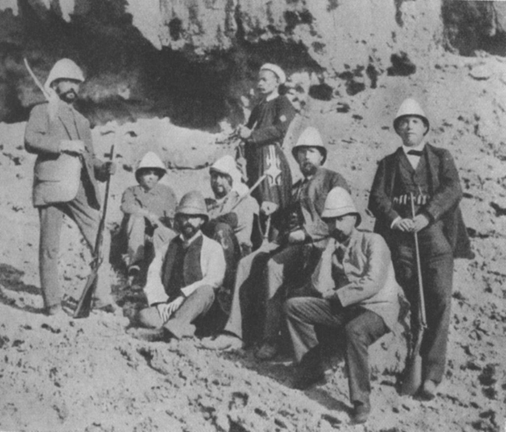 Robert Koch (third from the right) on a cholera research expedition in Egypt in 1884, one year after he identified Vibrio cholerae #histmed #historyofmedicine #pastmedicalhistory #cholera #Egypt