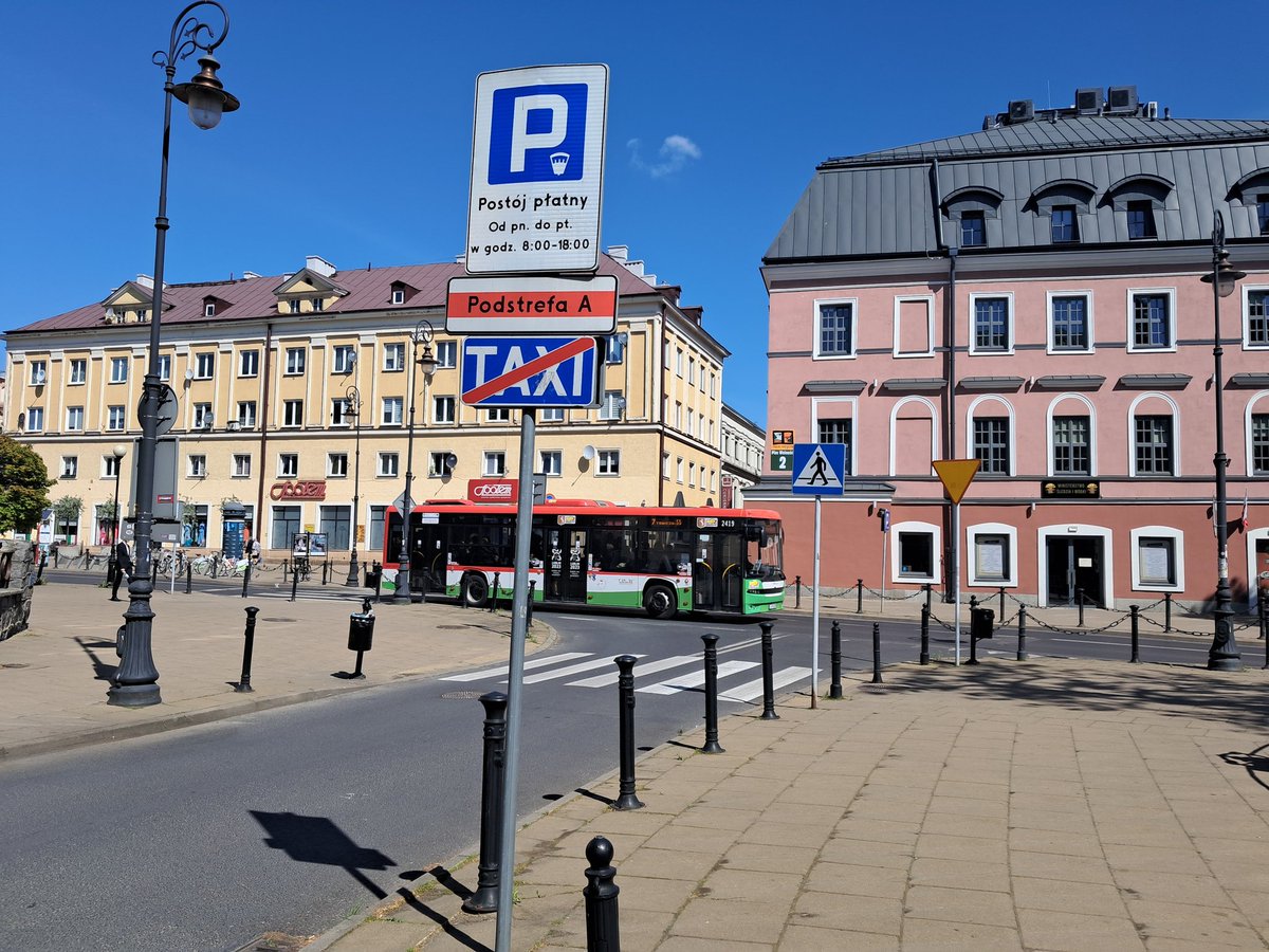 Od dzisiaj (11 maja) MPK w #Lublin.ie jest głównym operatorem SPP w #MiastoLublin i zarządza całym tym obszarem. Zasady korzystania z płatnych miejsc parkingowych pozostają bez zmian. Zapowiadane nowości, np. e-kontrole ruszą w kolejnych miesiącach. ➡️lublin.eu/lublin/przestr…