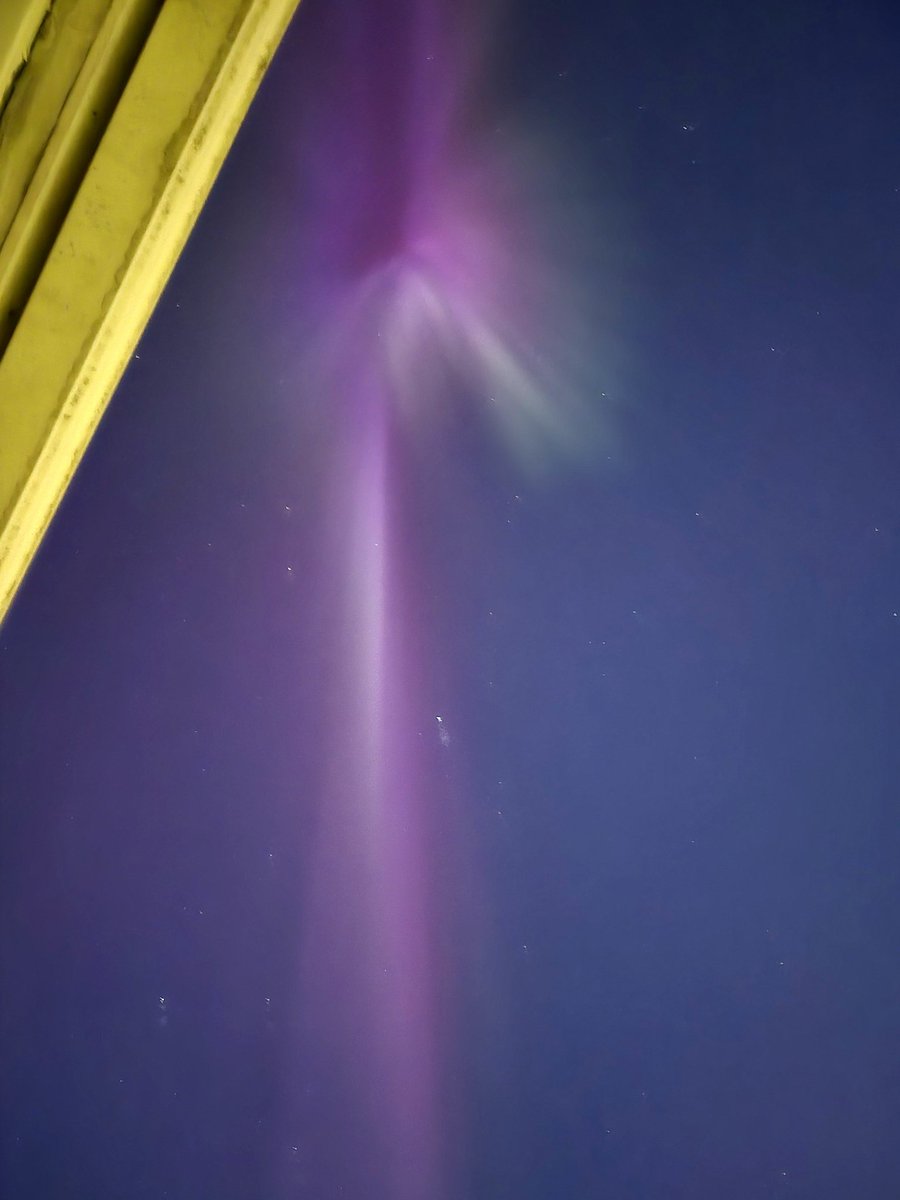 rampastring's tweet photo. Postataanpa tännekin viimeöiset revontulet 😍 En ollut ikinä aiemmin nähnyt niitä violetteina! https://t.co/xnqz5tIktx