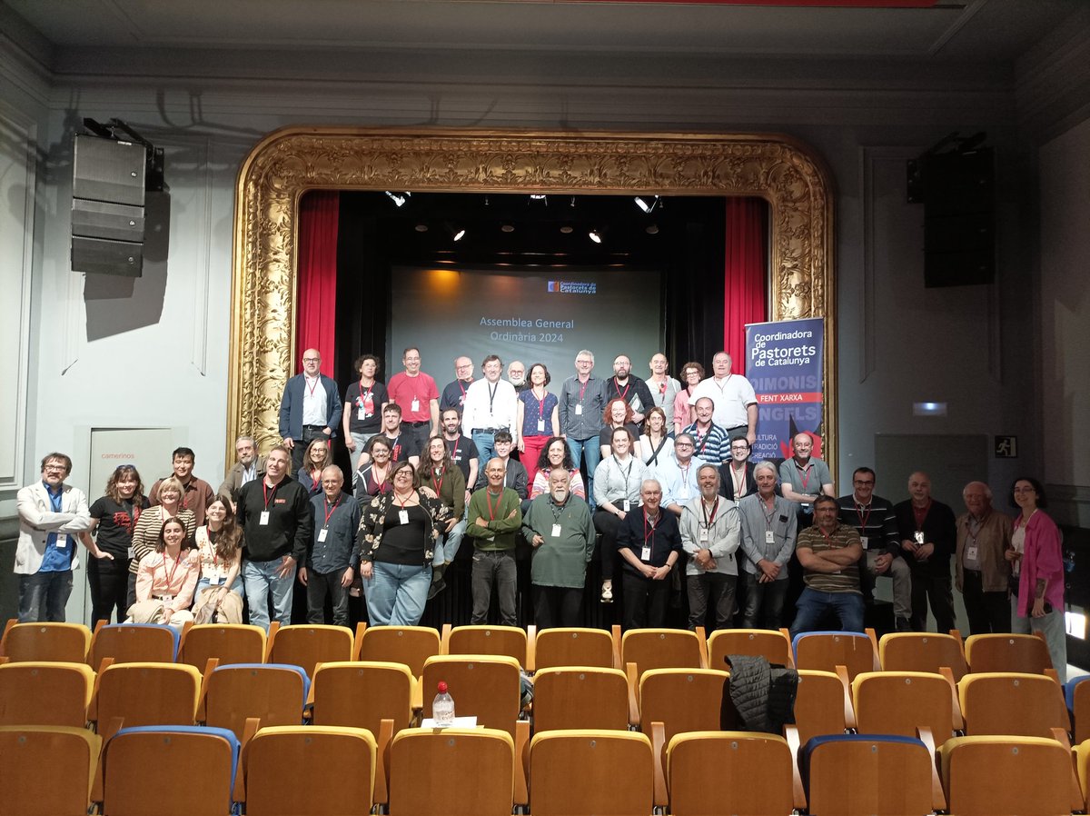 Avui som al <a href="/centresantpere/">Centre Sant Pere 1892</a> de Barcelona per celebrar la nostra assemblea ordinària. Ens han recolzat 29 grups de #Pastorets! Hem fet molta feina: hem aprovat uns nous estatuts, hem renovat la junta i fet públic el veredicte del VIIè concurs de fotografia!