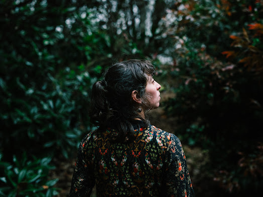 Next Friday 17th: chiming guitar ekstasis from Ex-Easter Island Head, w/ vocal dreamscapes from Marlene Ribiero (pictured). For fans of Steve Reich, Vibracathedral Orchestra, Grouper. Tickets £14 advance 🎟 hdfst.uk/e104238 Photo credit: Renato Cruz Santos