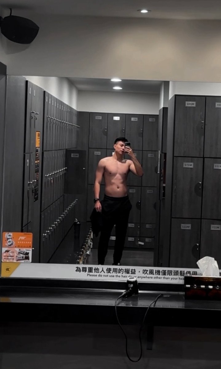 rough_rex_'s tweet image. 很喜歡練完胸漲奶的感覺