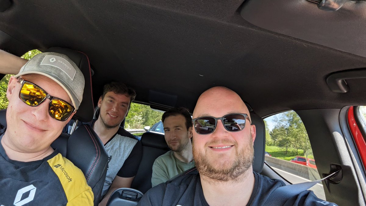 StudioFormule1's tweet image. De Studio Formule 1 crew had het geweldige idee om naar de #6Hspa te gaan. Maar blijkbaar staat de 6H voor de tijd die je in de file staat voordat je bij het circuit bent 👎 Toevallig nog meer volgers met hetzelfde probleem? 😅