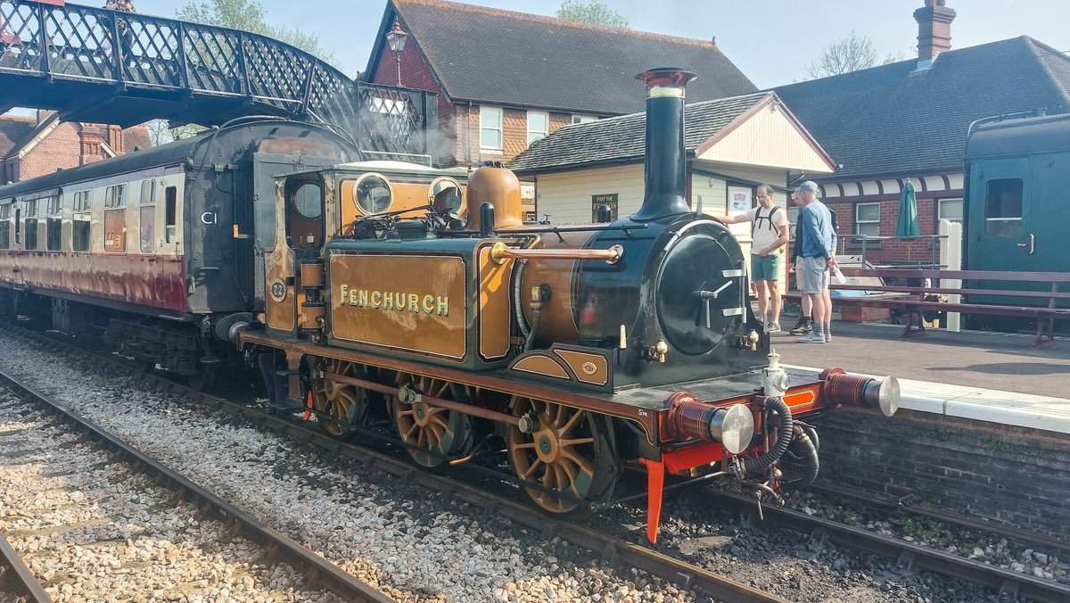 Weekend escape south..
#railwayphotography 
#steamlocomotive 
@bluebellrailway