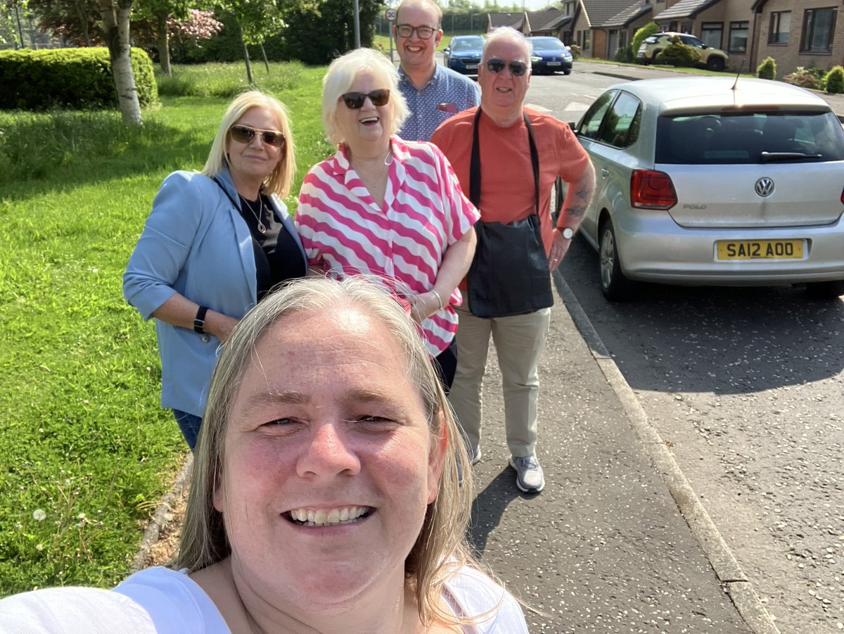 Great day to be out knocking doors with @elainestewart2 talking about the change @ScottishLabour will make #votelabour