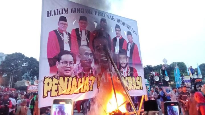 Lengserkan Jokowi... . . . . . Nanti... Bulan Oktober