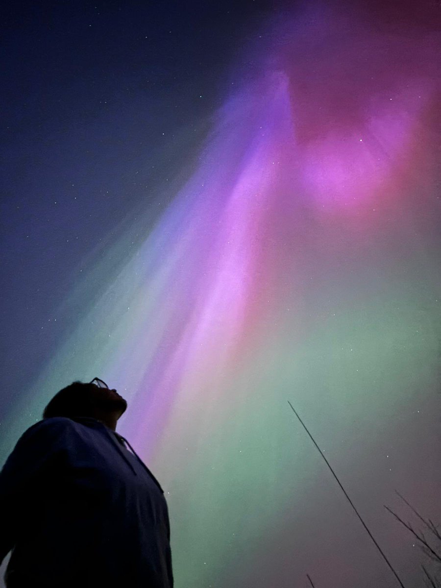 <a href="/volcaholic1/">Volcaholic 🌋</a> Best shot of the night.  Beam me up!! #harrogate #NorthernLights