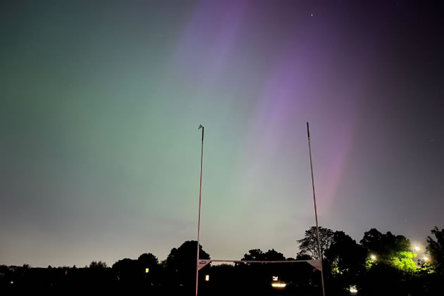 Northern Lights Appear in Chiswick Night Sky Display of colour could be seen in local parks chiswickw4.com/default.asp?se…