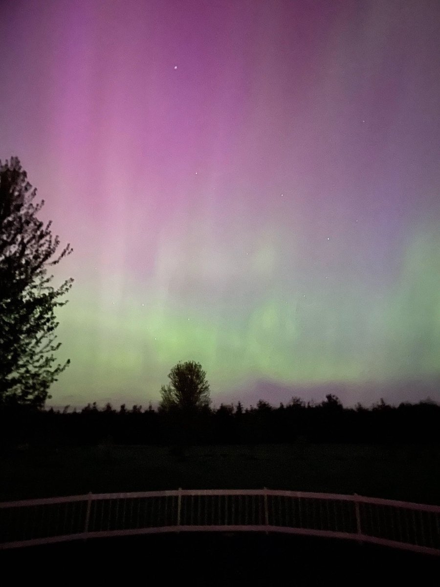 The #auroresboreales #NorthernLights were on full display in @Greater_Napanee last night.