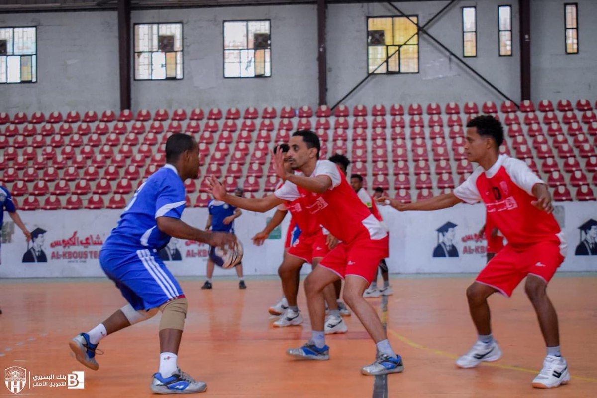 بعد تغلبه على الشروق تعز لتحديد المركز الثالث في البطولة
الفريق الأول لكرة اليد لنادي شعب حضرموت يصعد إلى الدرجة الثانية عن جدارة واستحقاق