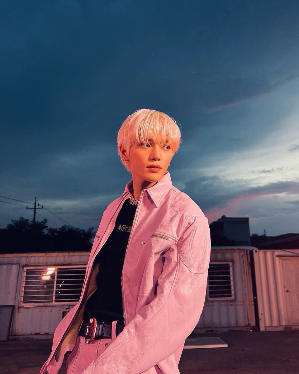 ltyaxis's tweet photo. taeyong is the northern lights https://t.co/0vyU0d2OFH