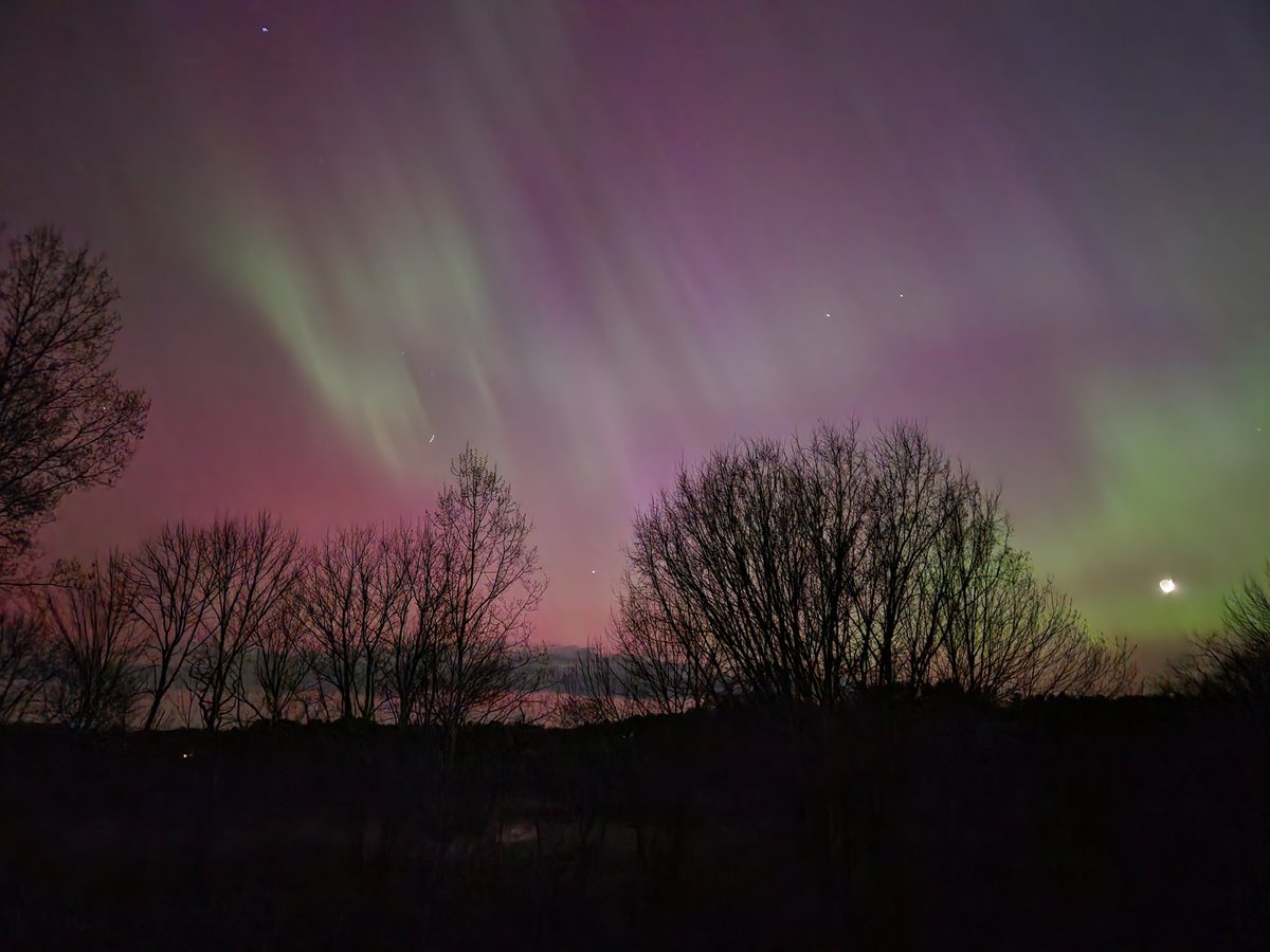 ZackMiller67's tweet photo. Got to ✅️ the #NorthernLights off my bucket list last night! https://t.co/1336u8MD3d