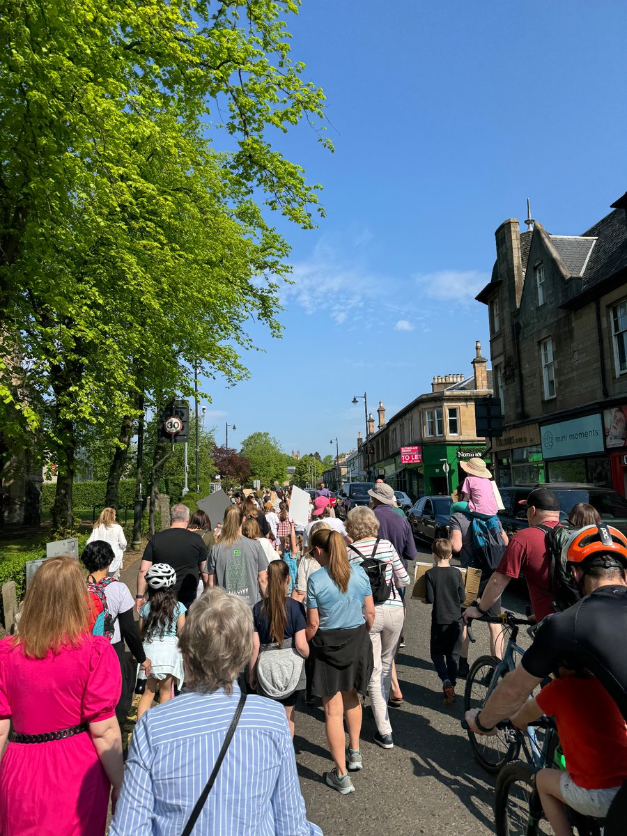 Great turn out at the March for safer streets in Bearsden. Hopefully just the start and time for some action from @EDCouncil