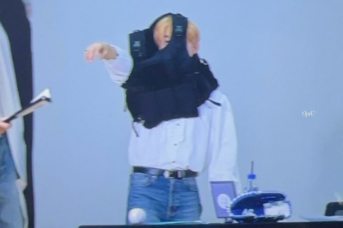 omg the vest was too small for cheol ㅋㅋㅋㅋㅋㅋㅋㅋㅋㅋㅋㅋ