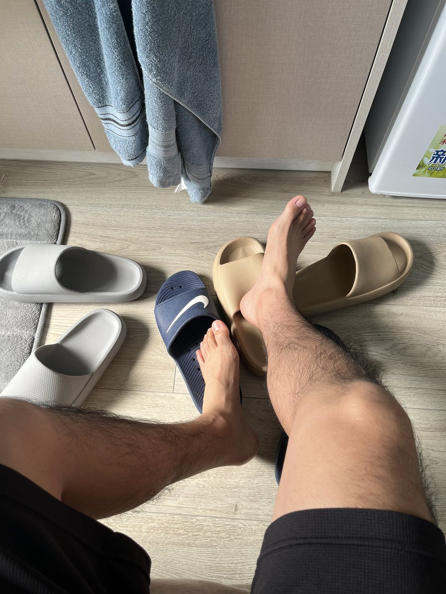 早上起來
自己看都覺得荒謬🤭
一個人在房間穿三雙拖鞋是什麼意思
#腿控 #腿毛 #腳控 #拖鞋